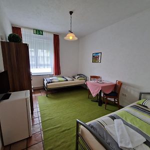 Zimmer mit zwei Einzelbetten